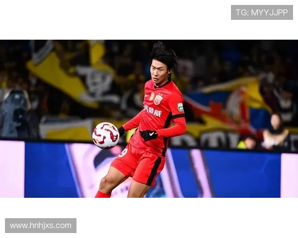 国家队新帅亮相联赛焦点战引爆全国球迷持续热议与期待浪潮再起新